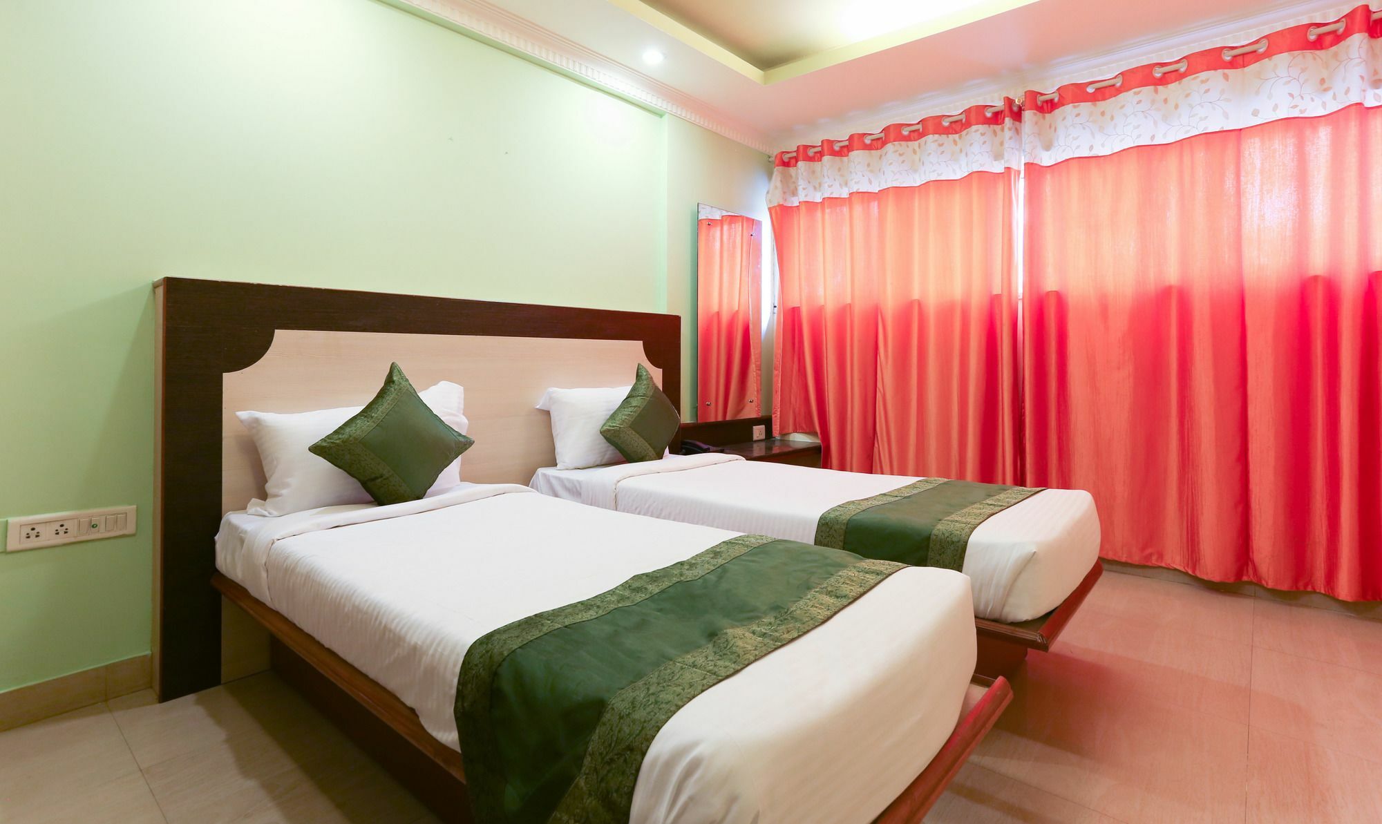 Отель Treebo Trip Grand Regency Бангалор Экстерьер фото